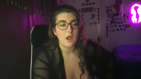 Snapshot of litlebabygoddess chatting on 11, 11, 2025 litlebabygoddess online show from 11, 11, 2025