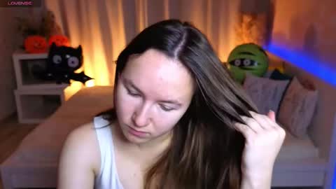 Snapshot of little_doll_meow chatting on 15, 10, 2025 Alexandra online show from 15, 10, 2025