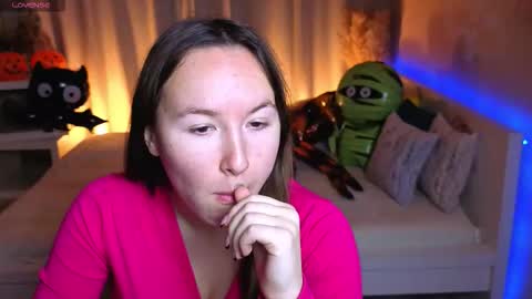 Snapshot of little_doll_meow chatting on 17, 10, 2025 Alexandra online show from 17, 10, 2025