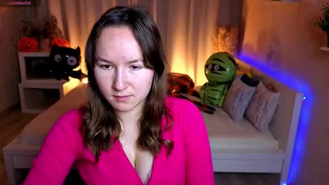 Snapshot of little_doll_meow chatting on 31, 10, 2025 Alexandra online show from 31, 10, 2025