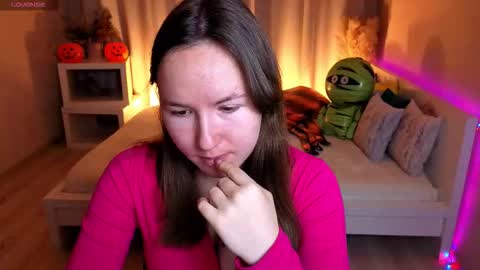 Snapshot of little_doll_meow chatting on 5, 11, 2025 Alexandra online show from 5, 11, 2025