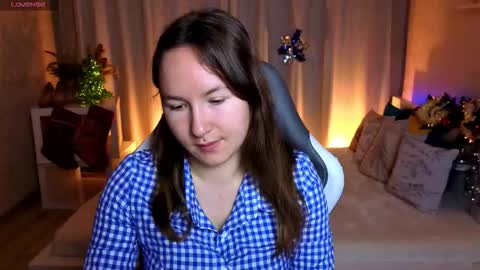 Snapshot of little_doll_meow chatting on 17, 12, 2025 Alexandra online show from 17, 12, 2025