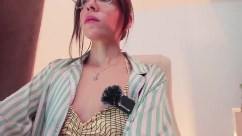 Snapshot of little_eli chatting on 24, 1, 2025 Help me reach 100 likes online show from 24, 1, 2025