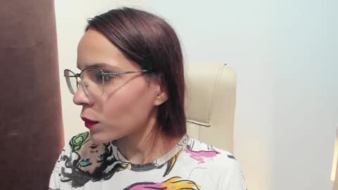 Snapshot of little_eli chatting on 1, 2, 2025 Help me reach 100 likes online show from 1, 2, 2025