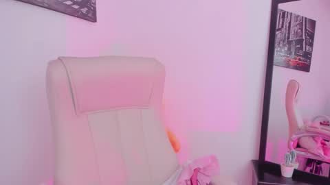 Snapshot of little_eli chatting on 19, 2, 2025 Help me reach 100 likes online show from 19, 2, 2025