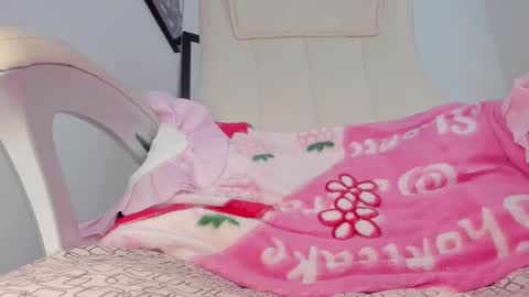 Snapshot of little_eli chatting on 5, 3, 2025 Help me reach 100 likes online show from 5, 3, 2025