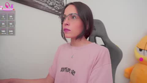 Snapshot of little_eli chatting on 16, 9, 2025 Help me reach 100 likes online show from 16, 9, 2025