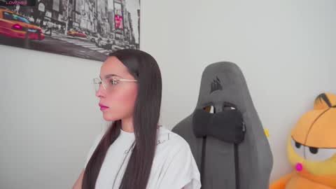 Snapshot of little_eli chatting on 1, 10, 2025 Help me reach 100 likes online show from 1, 10, 2025