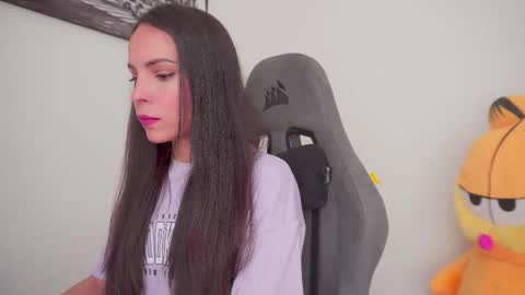 Snapshot of little_eli chatting on 13, 10, 2025 Help me reach 100 likes online show from 13, 10, 2025