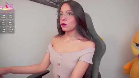 Snapshot of little_eli chatting on 14, 10, 2025 Help me reach 100 likes online show from 14, 10, 2025