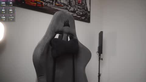 Snapshot of little_eli chatting on 20, 11, 2025 Help me reach 100 likes online show from 20, 11, 2025