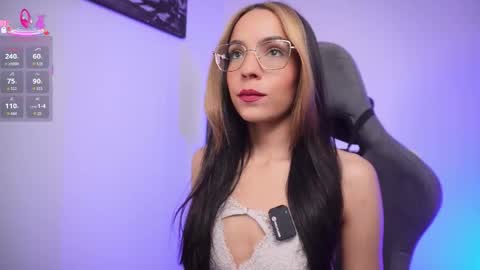 Snapshot of little_eli chatting on 27, 11, 2025 Help me reach 100 likes online show from 27, 11, 2025