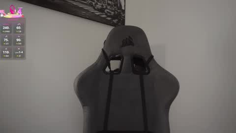 Snapshot of little_eli chatting on 1, 12, 2025 Help me reach 100 likes online show from 1, 12, 2025