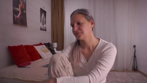 Snapshot of little_heart_andreea chatting on 5, 12, 2025 little_heart_andreea online show from 5, 12, 2025