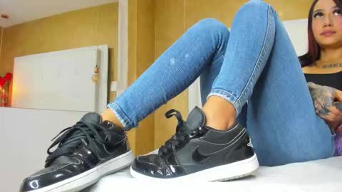   online show from 22, 9, 2025