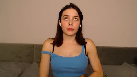 Mia   Im online every day 1530 PM in New York  2030 PM in London online show from 18, 12, 2025