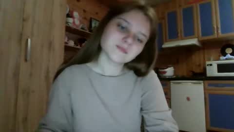 little_shygirl_ online show from 18, 9, 2025