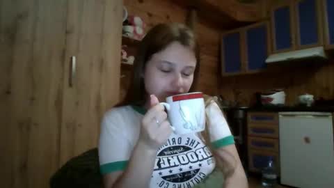 little_shygirl_ online show from 19, 9, 2025