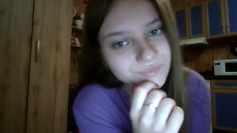 little_shygirl_ online show from 28, 9, 2025