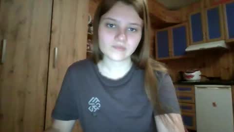 little_shygirl_ online show from 30, 9, 2025
