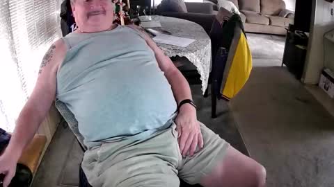 Snapshot of littled83057 chatting on 13, 12, 2025 Littled83057 online show from 13, 12, 2025