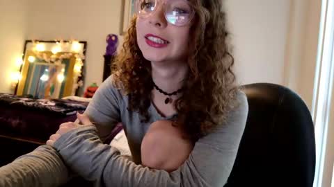 Snapshot of littledeathtrap chatting on 9, 9, 2025 littledeathtrap online show from 9, 9, 2025