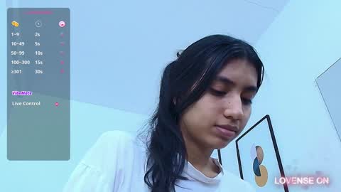 Snapshot of littlee_emilyy_ chatting on 1, 12, 2024 Emily online show from 1, 12, 2024