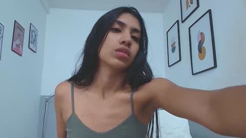 Snapshot of littlee_emilyy_ chatting on 5, 12, 2024 Emily online show from 5, 12, 2024