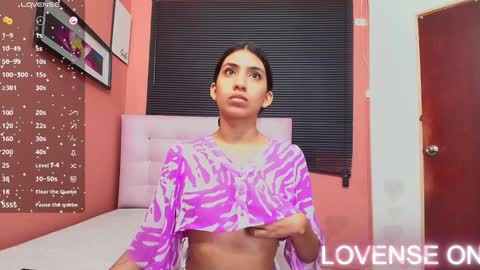 Snapshot of littlee_emilyy_ chatting on 29, 12, 2024 Emily online show from 29, 12, 2024