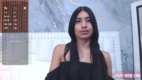 Snapshot of littlee_emilyy_ chatting on 14, 1, 2025 Emily online show from 14, 1, 2025