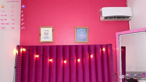 Snapshot of littlee_emilyy_ chatting on 24, 1, 2025 Emily online show from 24, 1, 2025