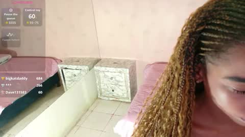 Snapshot of littleebonymommy chatting on 27, 10, 2025 Tania online show from 27, 10, 2025