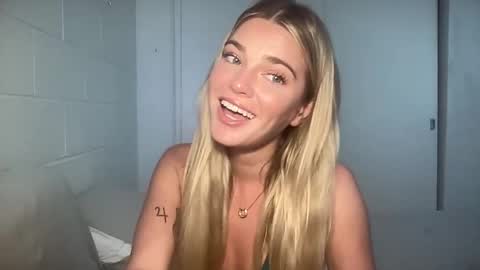 Snapshot of littlemaryjane19 chatting on 19, 2, 2025 Marciabrady online show from 19, 2, 2025