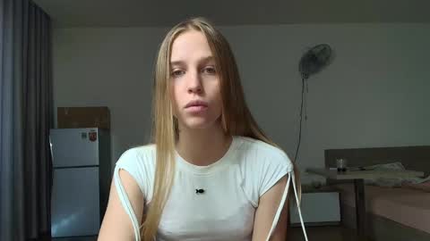 Snapshot of littlemolly1 chatting on 12, 9, 2025 Little Molly online show from 12, 9, 2025