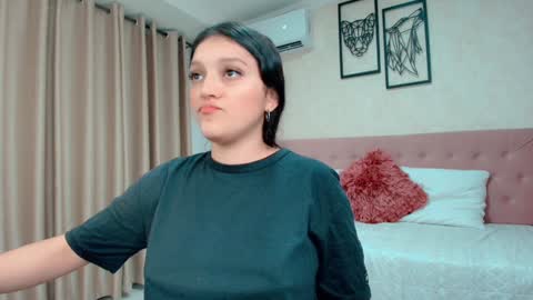 Sarahs Room online show from 30, 1, 2025