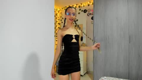 Snapshot of littlemoon18 chatting on 25, 11, 2025 Luna online show from 25, 11, 2025