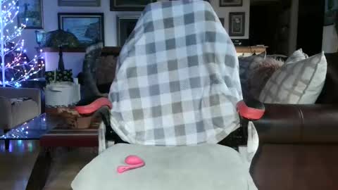 Snapshot of littlepistol chatting on 15, 11, 2025 Miss D Shows Mon Wed Fri online show from 15, 11, 2025