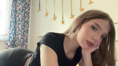 Snapshot of littleprincess3000 chatting on 24, 4, 2026 littleprincess3000 online show from 24, 4, 2026