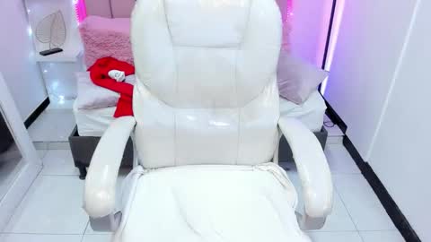 Snapshot of littlesofii chatting on 7, 11, 2025 sofii online show from 7, 11, 2025