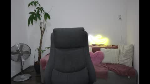 littlestellaspark online show from 25, 9, 2025