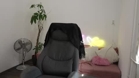 littlestellaspark online show from 30, 10, 2025