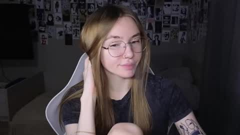 Snapshot of littlevildevil chatting on 15, 5, 2026 Eliana online show from 15, 5, 2026