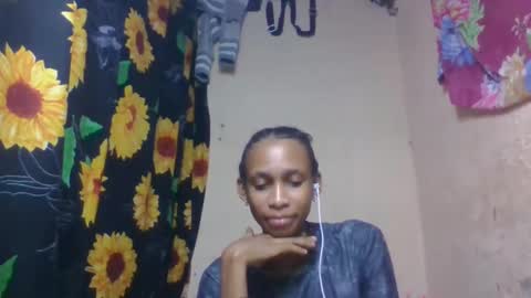 Snapshot of littleyanah chatting on 24, 4, 2026 yanah online show from 24, 4, 2026