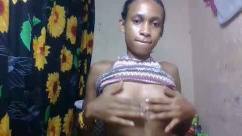 Snapshot of littleyanah chatting on 26, 4, 2026 yanah online show from 26, 4, 2026