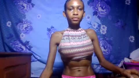 Snapshot of littleyanah chatting on 25, 5, 2026 yanah online show from 25, 5, 2026
