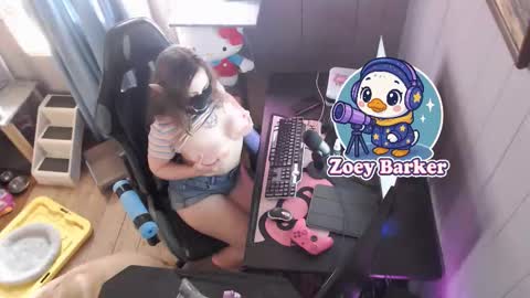 littlezoey2007 online show from 19, 9, 2025