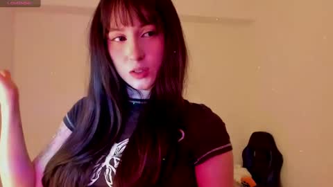 Snapshot of livemakio chatting on 5, 2, 2025 Liz online show from 5, 2, 2025