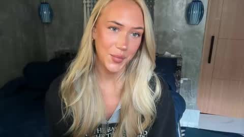 Snapshot of livslifee chatting on 22, 2, 2026 olivia online show from 22, 2, 2026