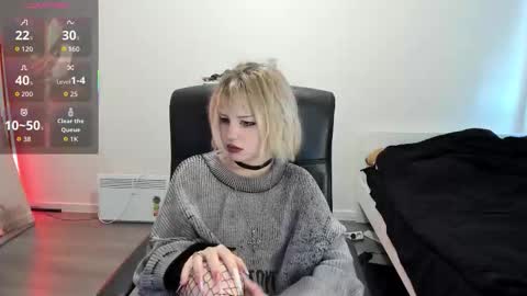 Snapshot of liyaluna chatting on 8, 10, 2025 LIA online show from 8, 10, 2025