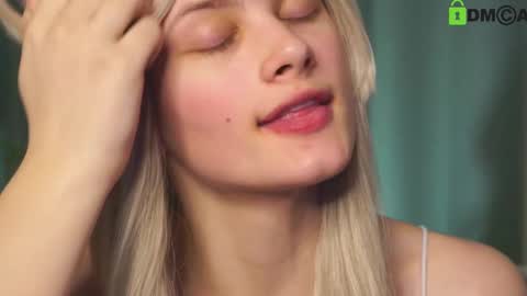 Snapshot of lizbethcoll chatting on 12, 2, 2025 Sunnheart online show from 12, 2, 2025